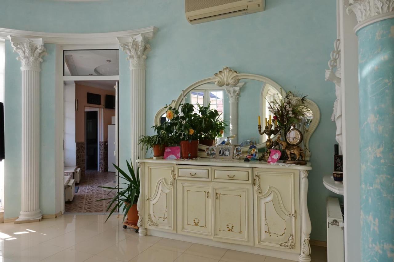 White House Apartments Odesa Exterior photo