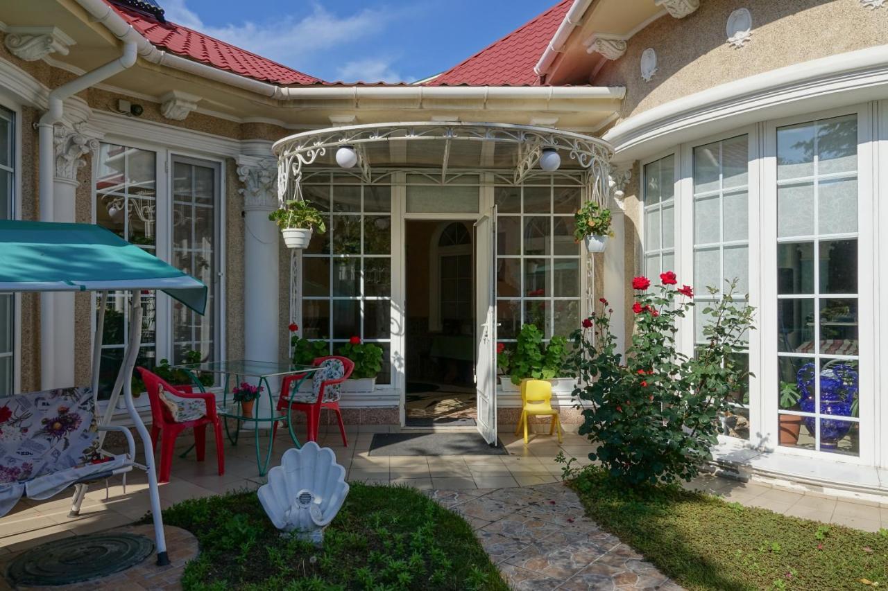 White House Apartments Odesa Exterior photo