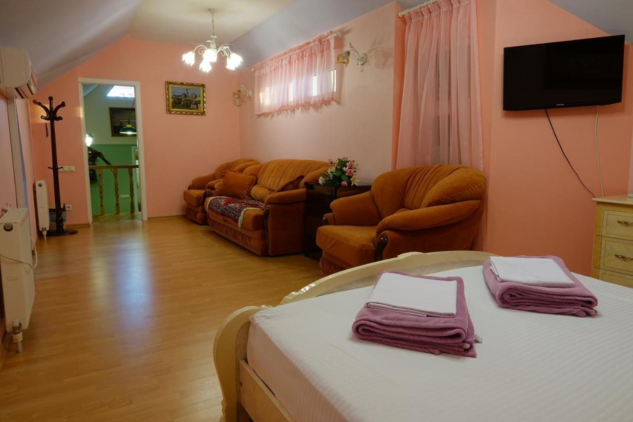 White House Apartments Odesa Exterior photo