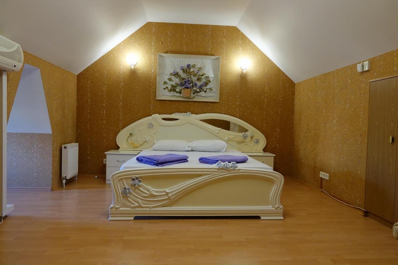 White House Apartments Odesa Exterior photo