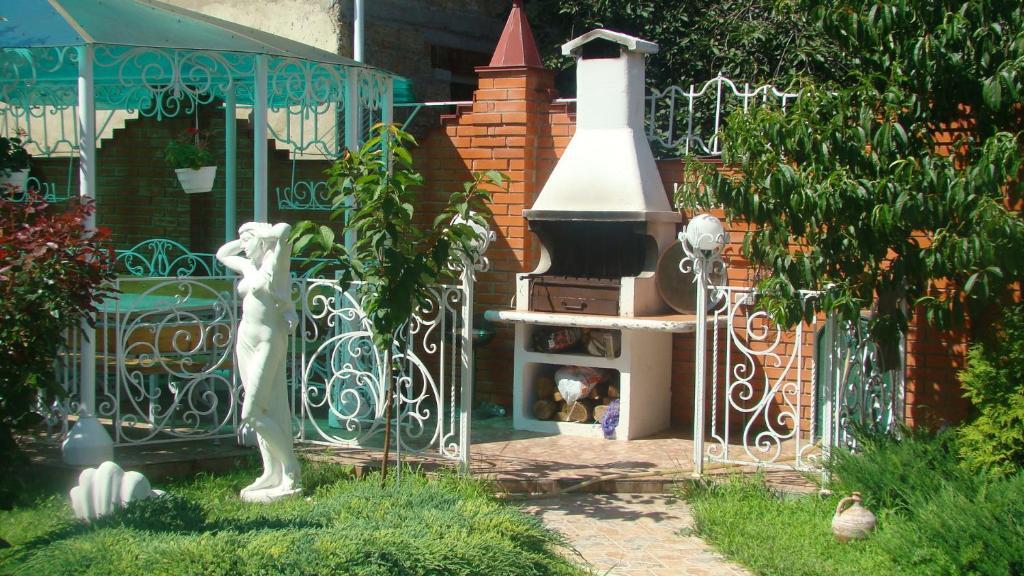 White House Apartments Odesa Room photo